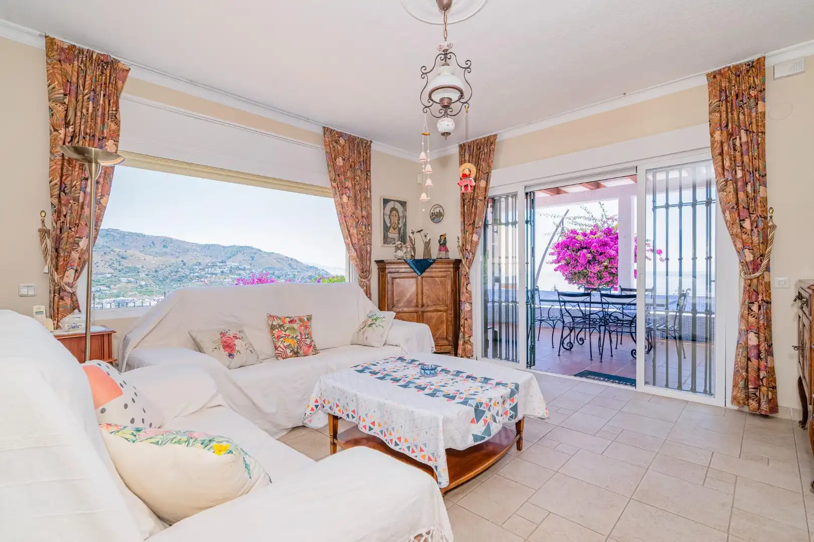 Sala de estar de Casa o chalet en venta en Almuñécar con Terraza y Piscina