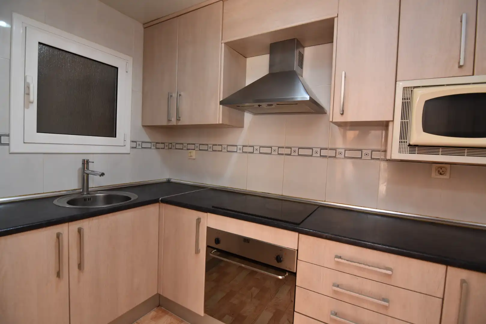 Küche von Wohnung zum Verkauf in Pineda de Mar mit Balkon