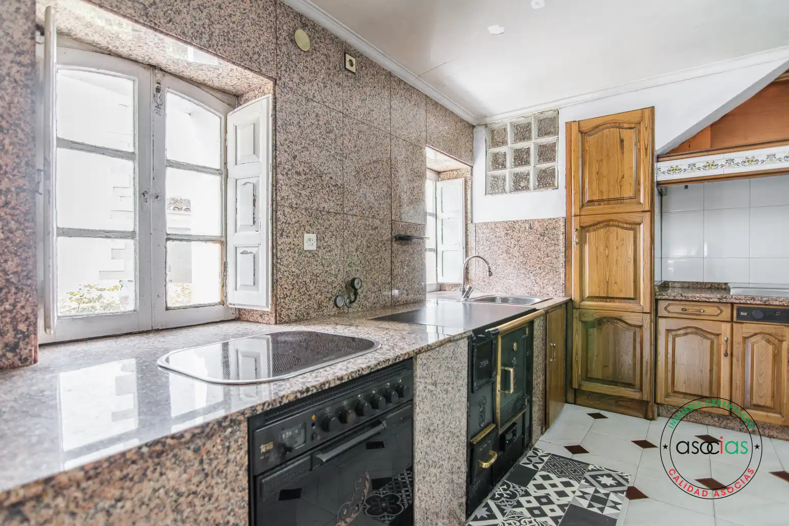 Cocina de Casa o chalet en venta en Las Regueras   con Calefacción y Jardín privado