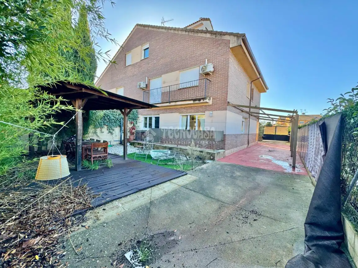 Jardín de Casa adosada en venta en Yunquera de Henares con Aire acondicionado y Calefacción