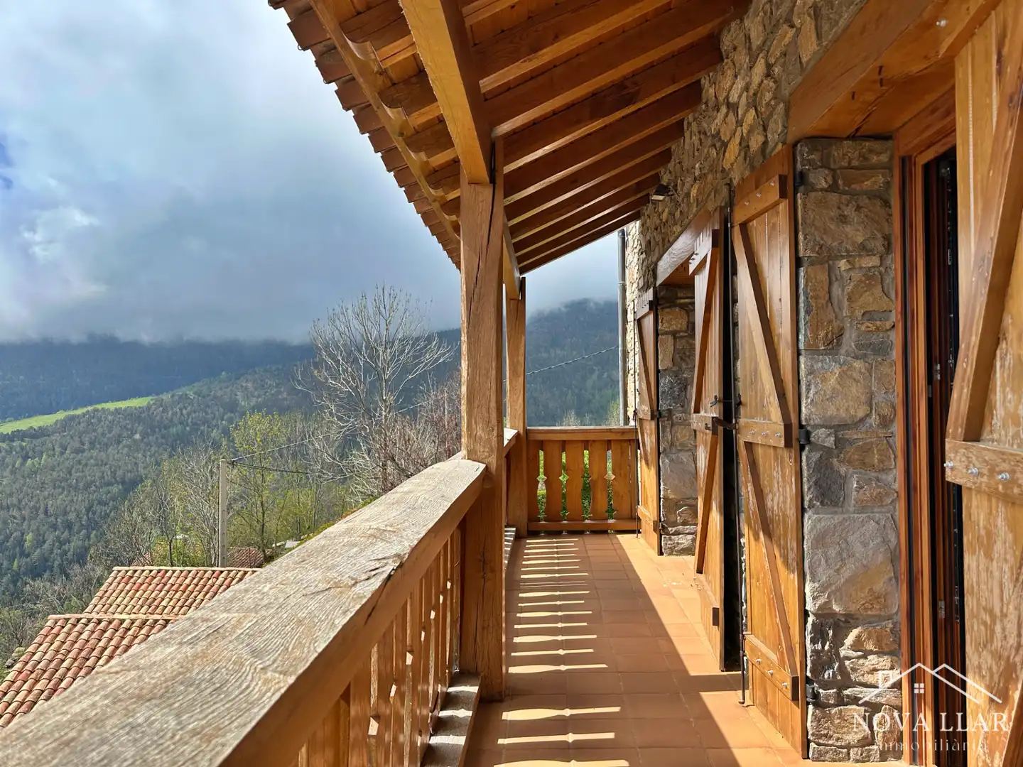 Terrasse von Einfamilien-Reihenhaus zum Verkauf in Vilallonga de Ter mit Heizung, Privatgarten und Terrasse