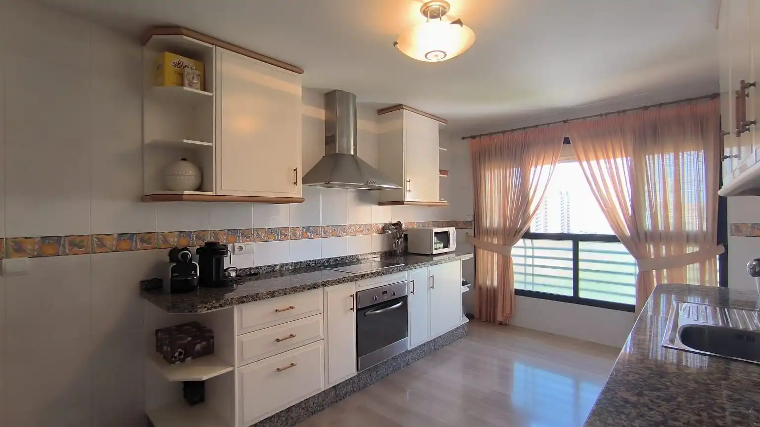 Cuina de Apartament en venda en Benidorm amb Aire condicionat, Calefacció i Terrassa