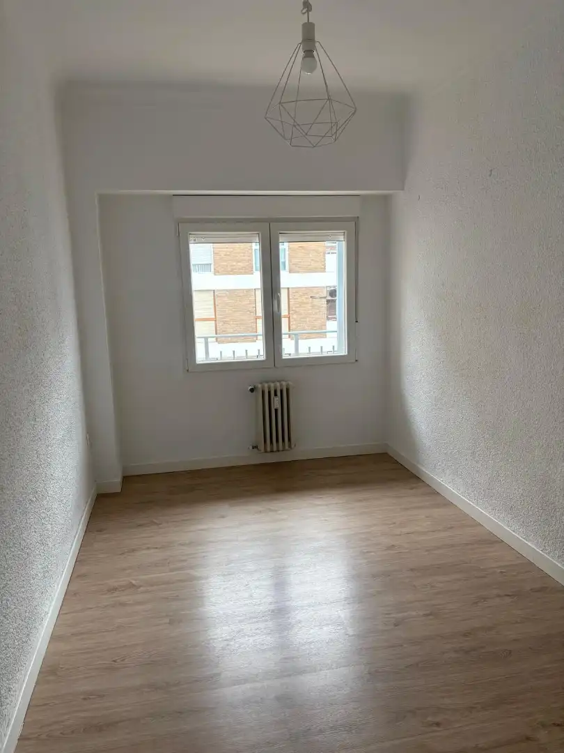 Bedroom of Flat for rent in Zaragoza  with Heating, Parquet flooring and Oven