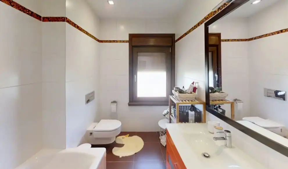 Bathroom of Houses for sale in Abegondo  with Heating, Private garden and Parquet flooring