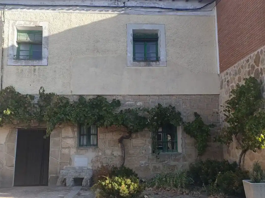 Vista exterior de Casa adosada en venda en Villasandino amb Jardí privat, Traster i Moblat