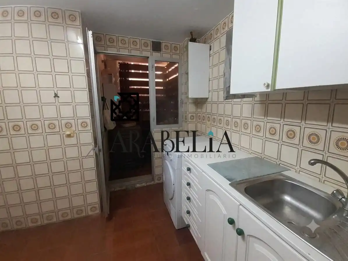 Cuina de Pis en venda en Córdoba amb Jardí privat i Terrassa