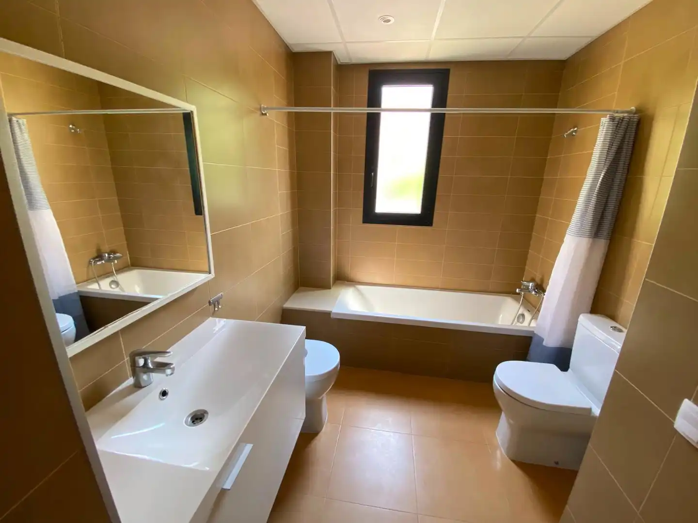 Baño de Casa o chalet en venta en Castellón de la Plana / Castelló de la Plana con Aire acondicionado, Calefacción y Jardín privado