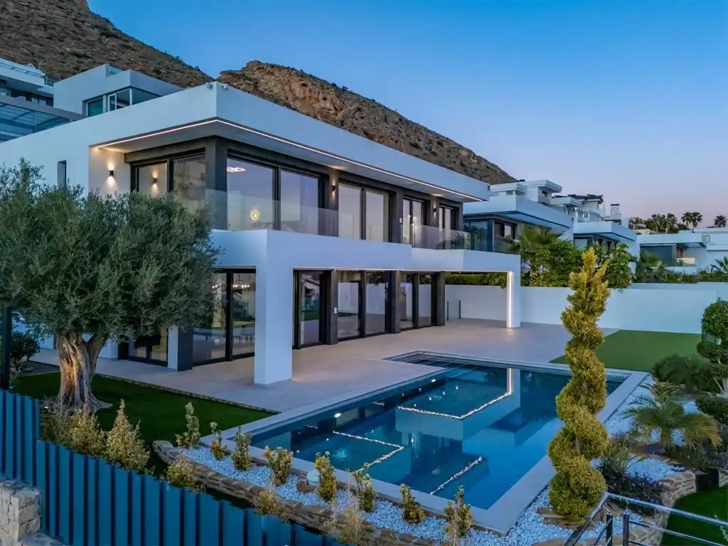 Villa avec piscine à vendre à Golf Bahía