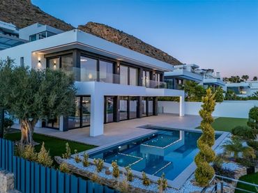 Villa avec piscine à vendre à Golf Bahía