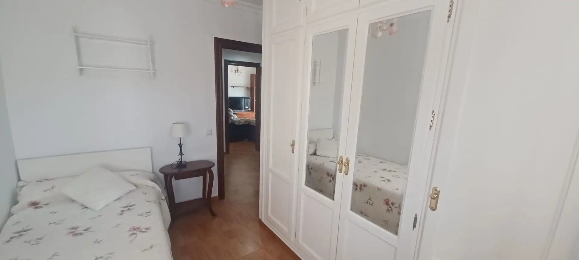 Bedroom of Flat for rent in Algeciras