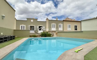 Vista exterior de Casa o xalet en venda en Arona amb Terrassa, Piscina i Moblat