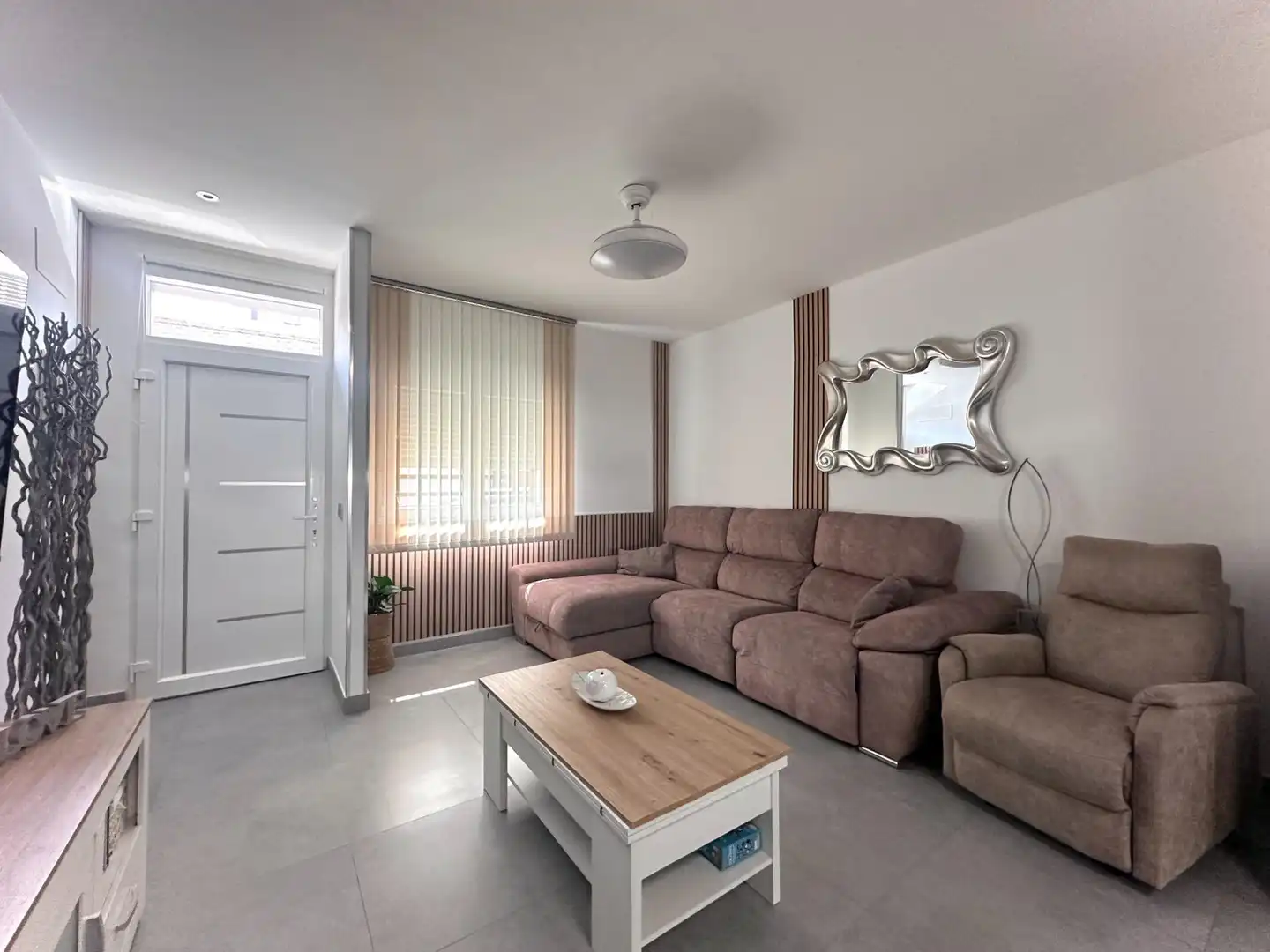Sala de estar de Casa o chalet en venta en Churriana de la Vega con Aire acondicionado, Calefacción y Jardín privado