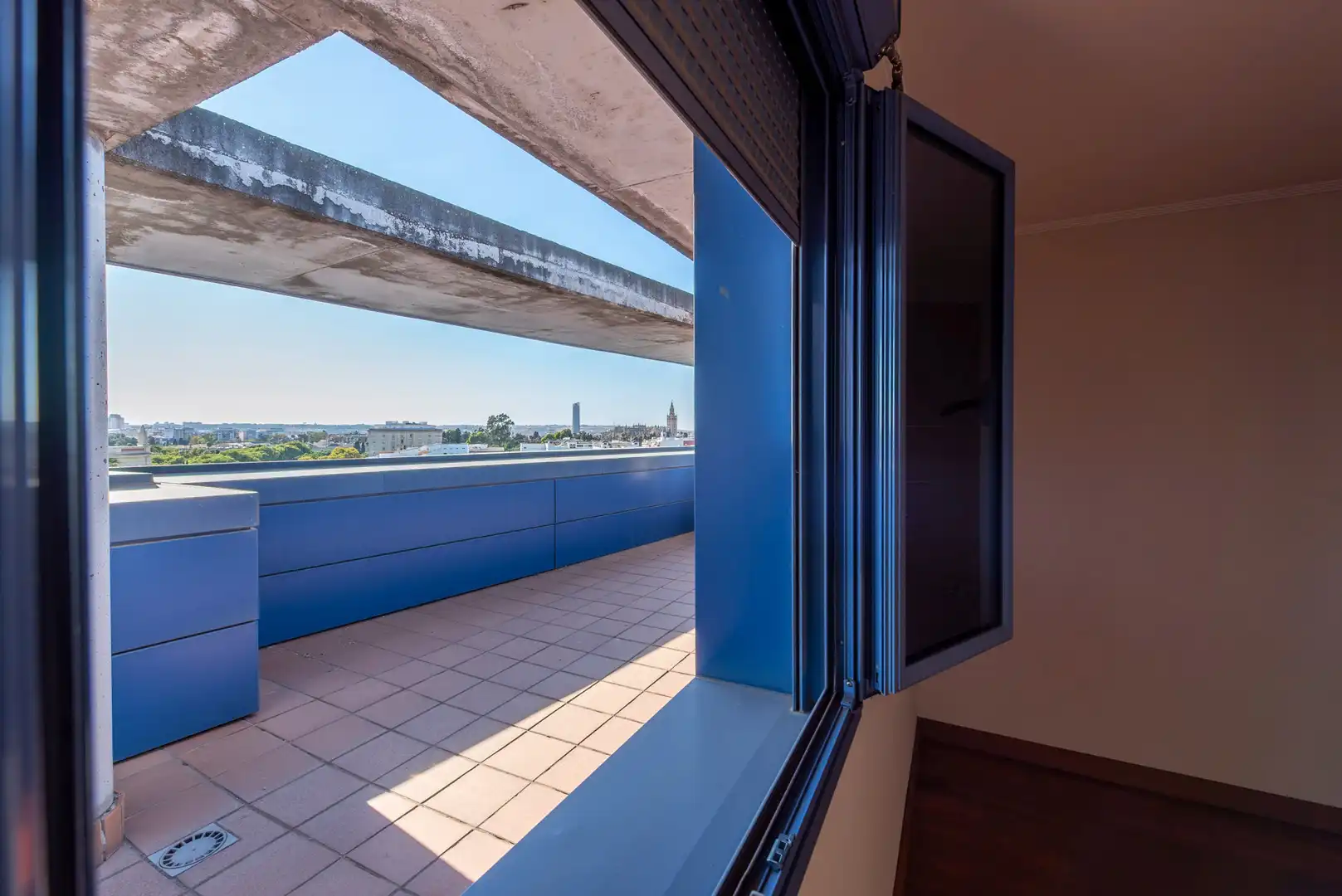 Balcony of Attic for sale in Sevilla  with Air Conditioner, Heating and Parquet flooring