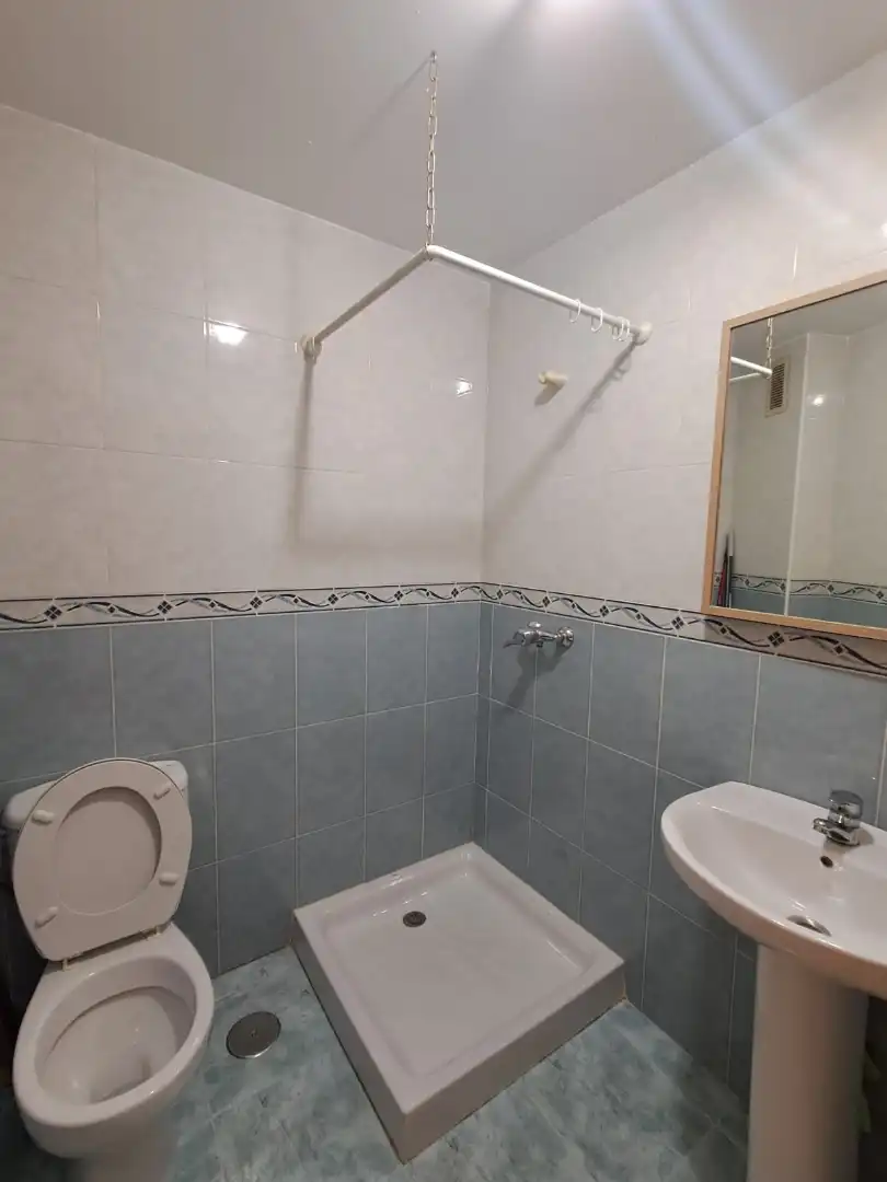 Baño de Piso de alquiler en Coín con Aire acondicionado, Amueblado y Horno
