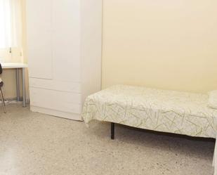 Bedroom of Flat to share in  Sevilla Capital  with Washing machine