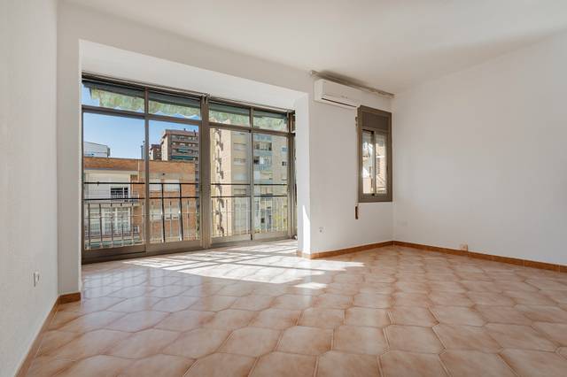 Piso en Venta en Passeig de Valldaura en La Guineueta