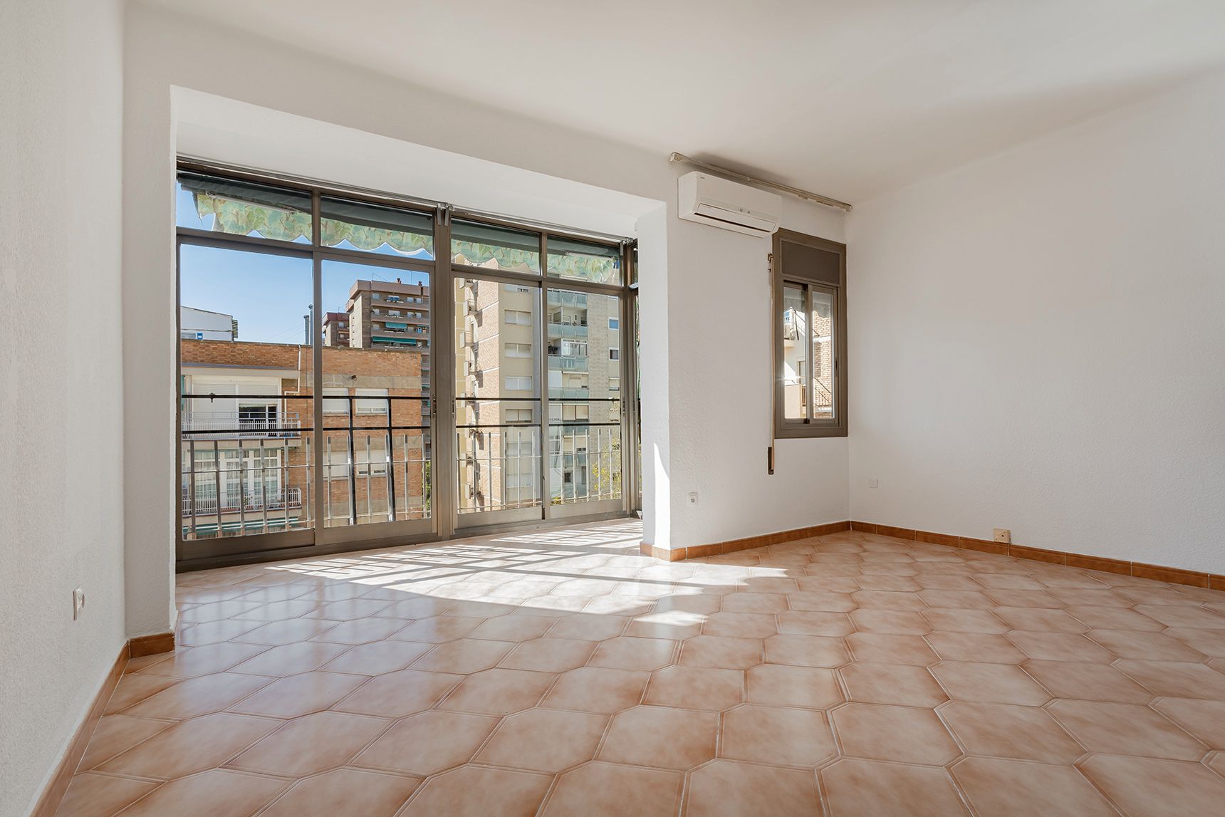 Sala de estar de Piso en venta en  Barcelona Capital con Aire acondicionado