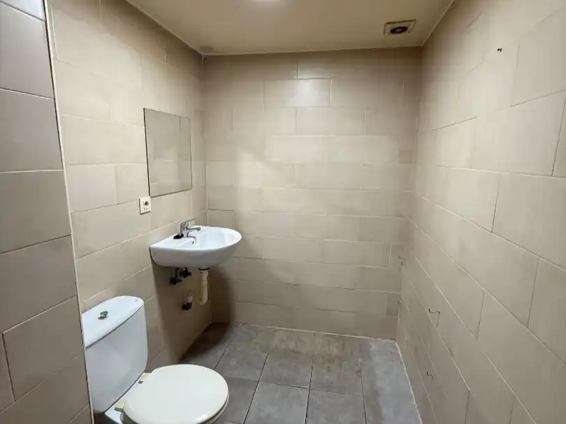 Badezimmer von Geschaftsraum zum Verkauf in Andújar mit Klimaanlage
