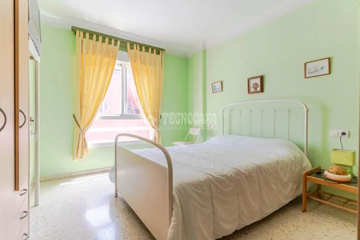 Habitación de Casa adosada en venta en Motril con Calefacción y Terraza