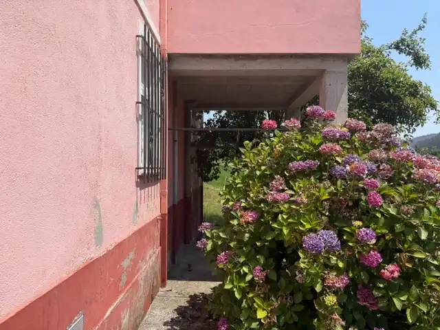 Außenansicht von Country house zum Verkauf in Trabada mit Heizung, Privatgarten und Terrasse