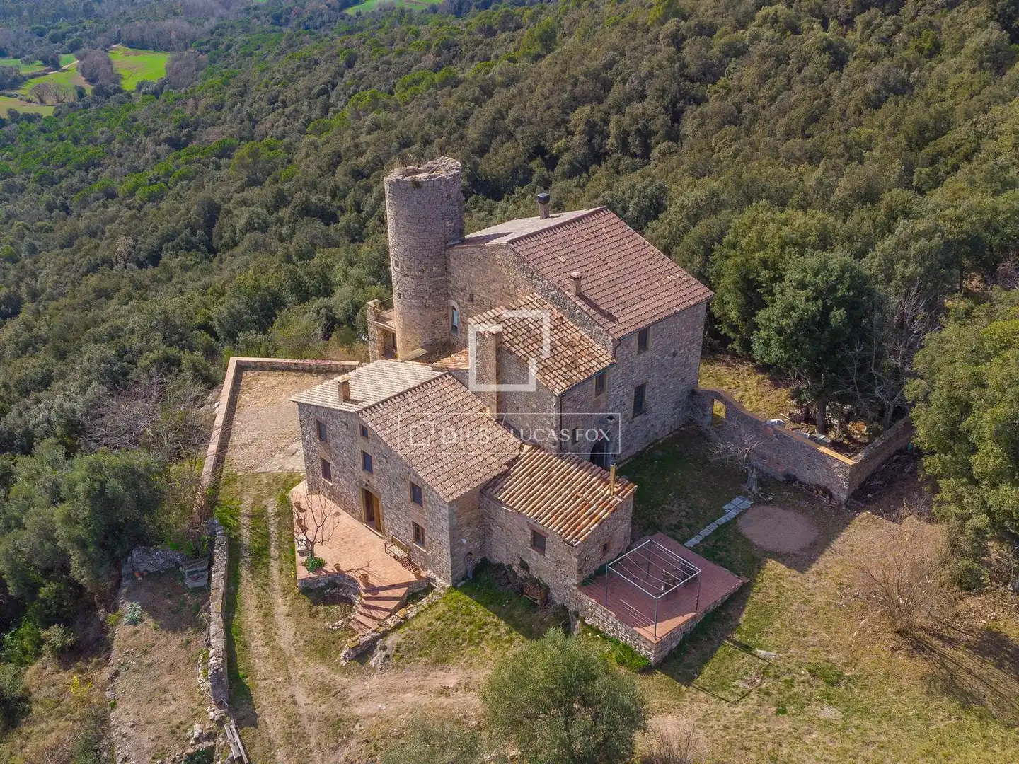 Country house with garden for sale in Amer