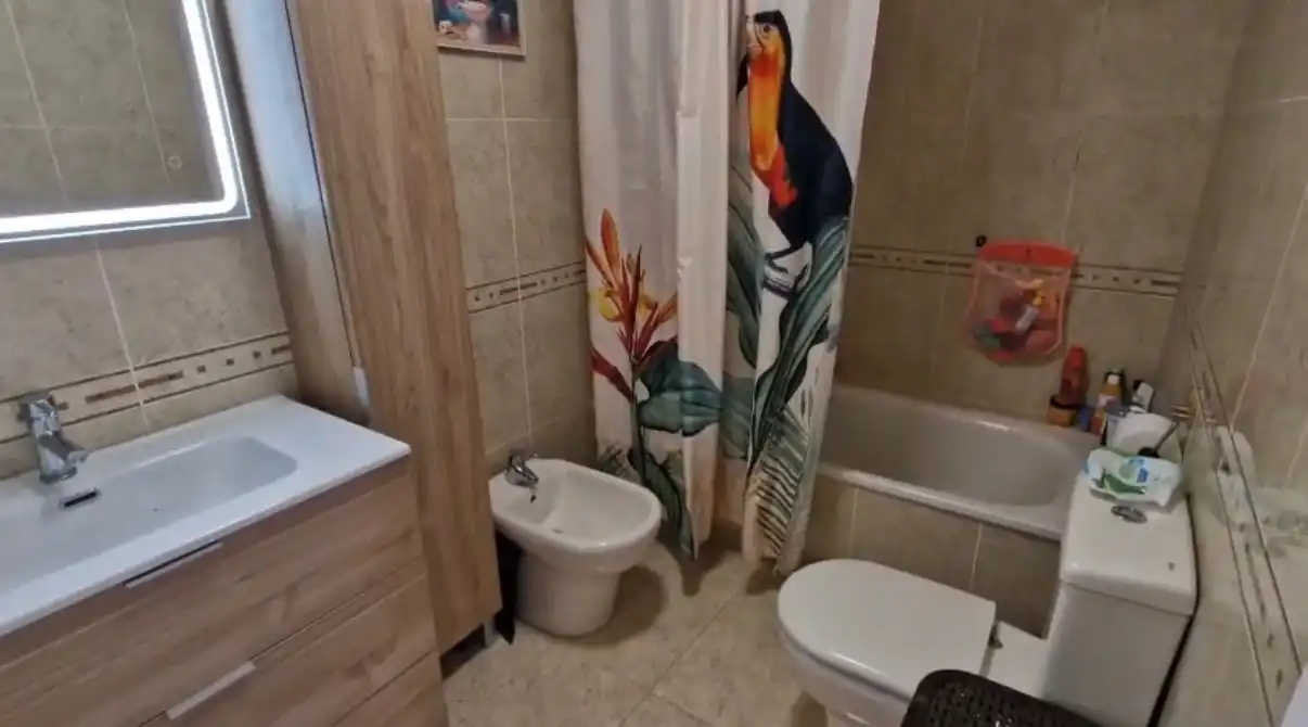 Baño de Casa adosada de alquiler en Bellreguard con Aire acondicionado, Amueblado y Horno