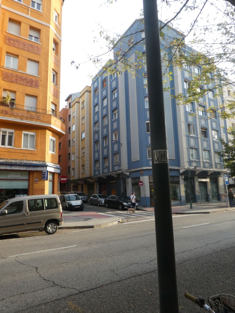 Vista exterior de Local en venda en Burgos Capital amb Moblat