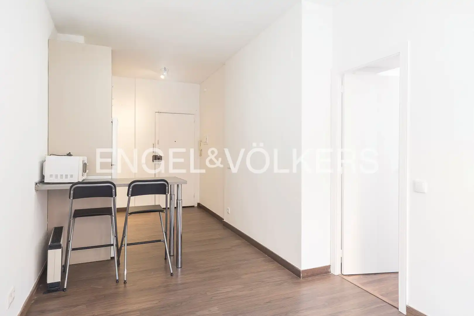 Piso en venta en Barcelona con Calefacción y Amueblado