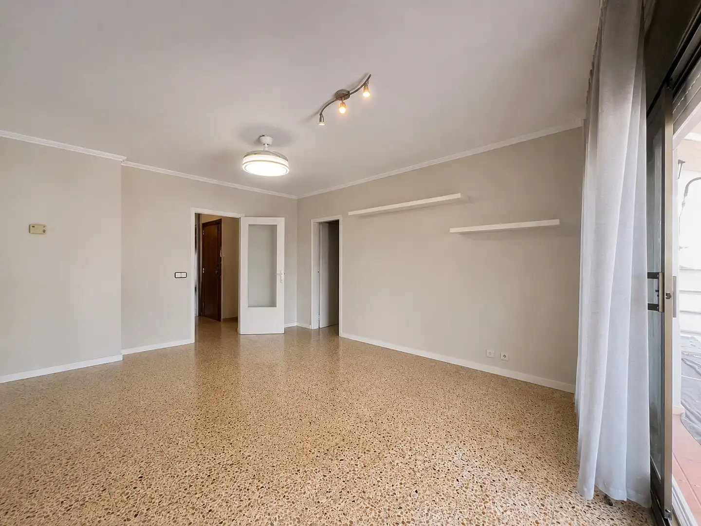 Piso en venta en Rubí con Calefacción, Terraza y Amueblado
