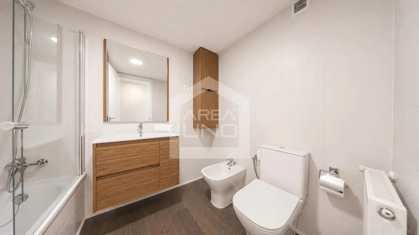 Badezimmer von Wohnung zur Miete in Alcorcón mit Klimaanlage, Heizung und Gemeinschaftspool