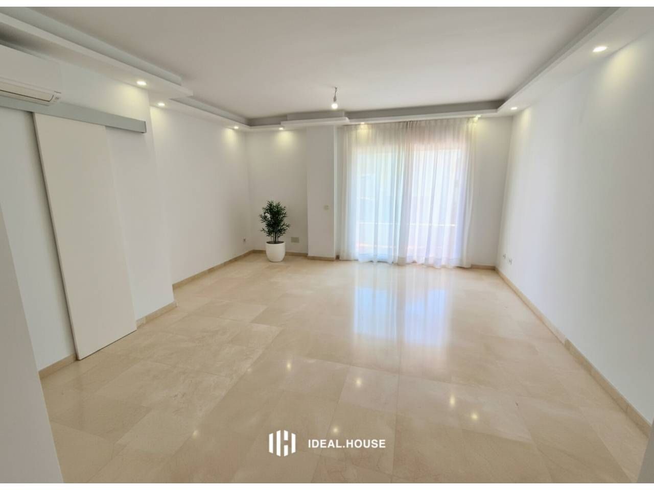 Living room of Flat for sale in Estepona  with Terrace