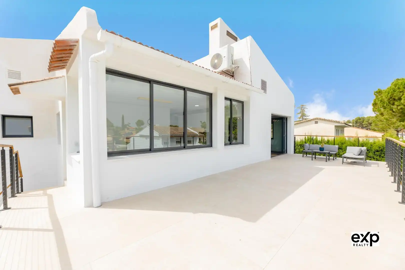 Vista exterior de Casa o chalet en venta en L'Eliana con Aire acondicionado, Calefacción y Jardín privado