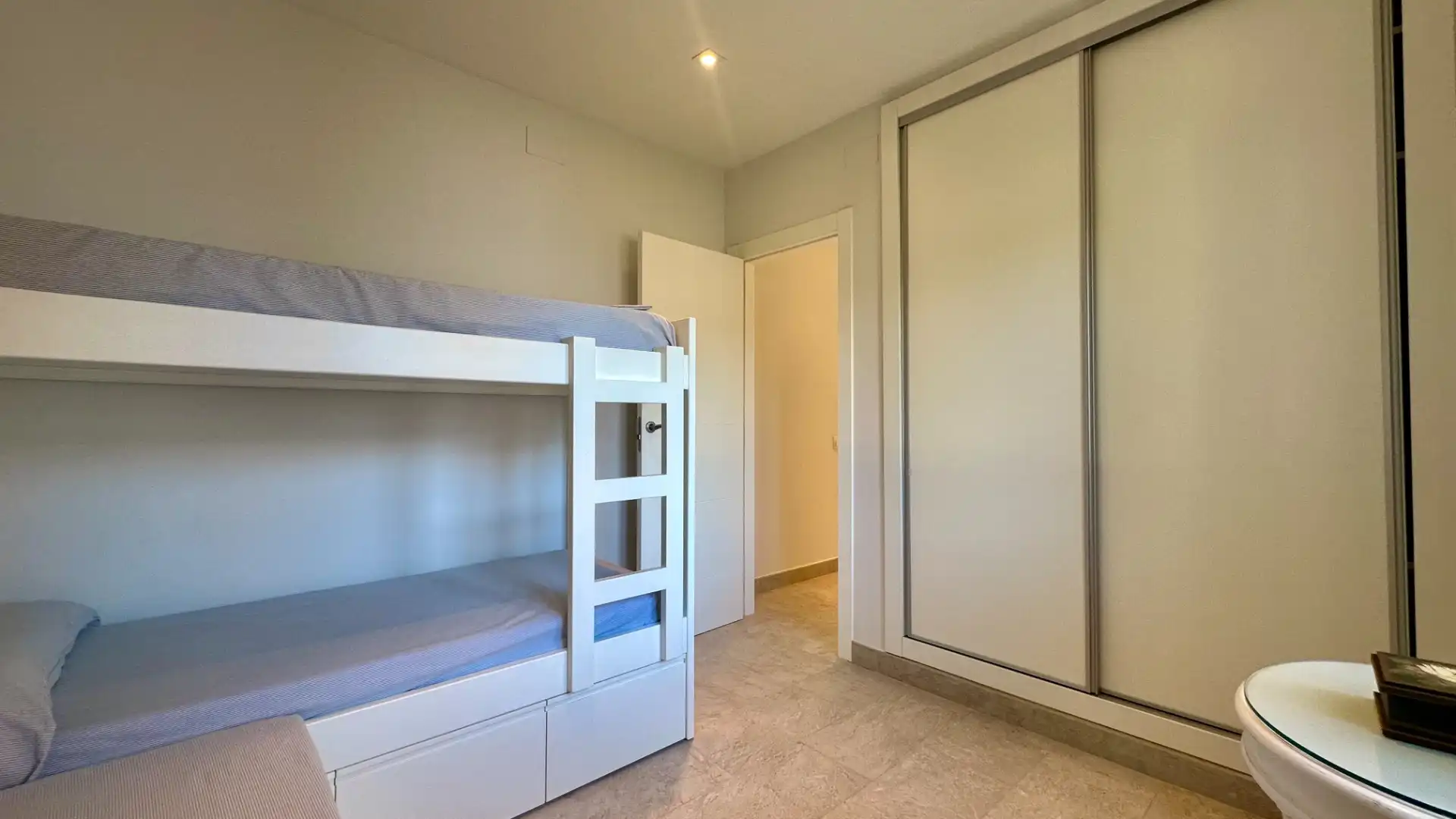 Dormitori de Casa o xalet en venda en Mont-roig del Camp amb Aire condicionat, Jardí privat i Terrassa