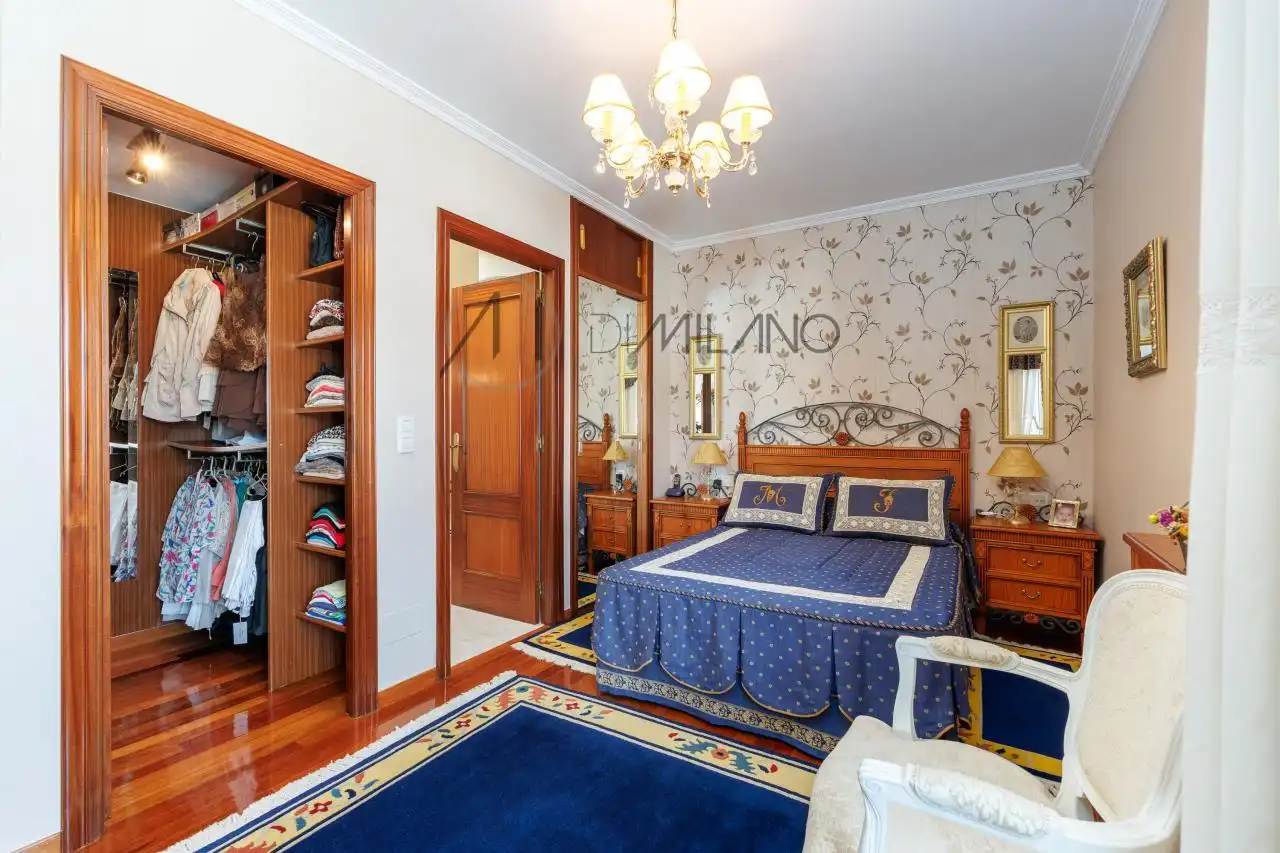 Habitación de Casa adosada en venta en Vigo  con Calefacción, Jardín privado y Parquet