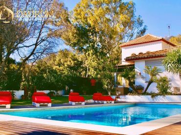 Villa con piscina in vendita a Avida de la Hacida, Rancho Domingo - La Hacida