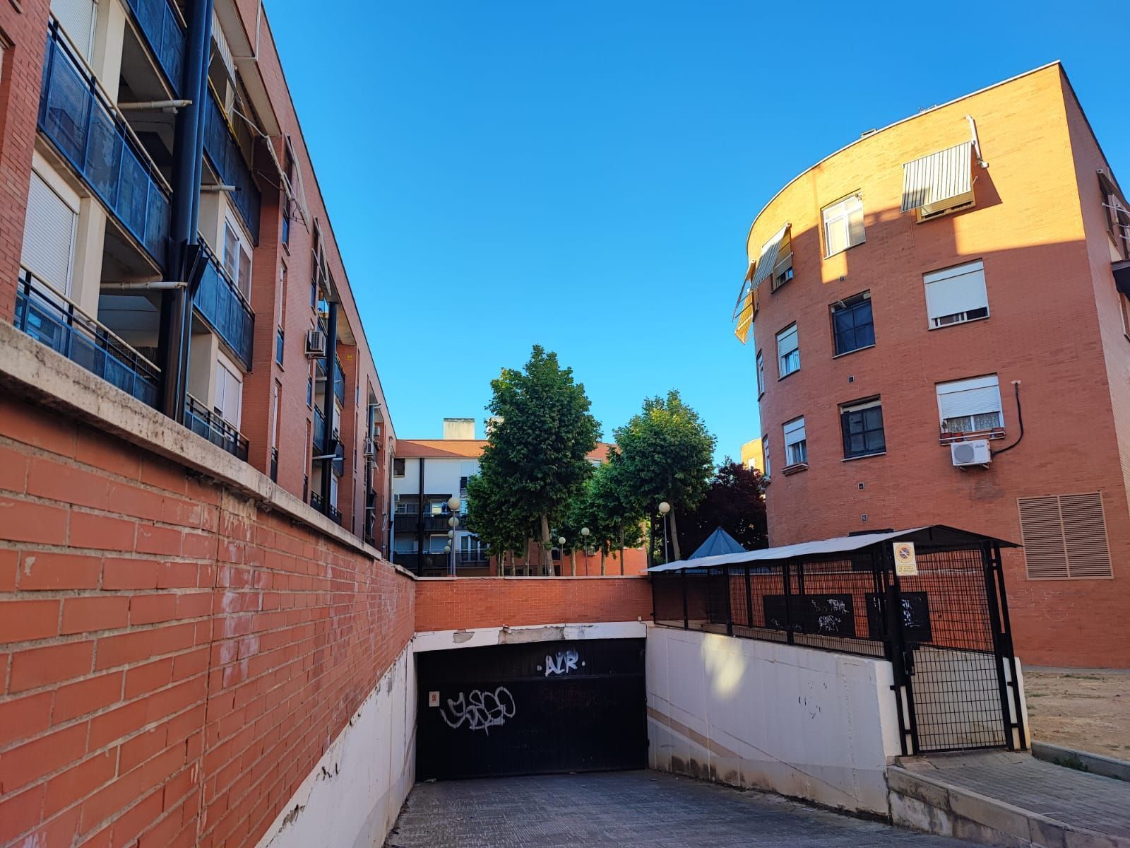 Vista exterior de Garaje en venta en Alcalá de Henares