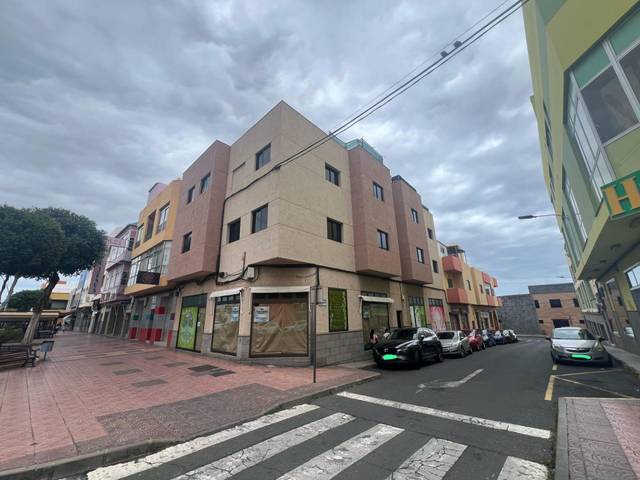 Local comercial en Alquiler en  Avenida de Canarias  en Vecindario - El Doctoral - Cruce de Sardina