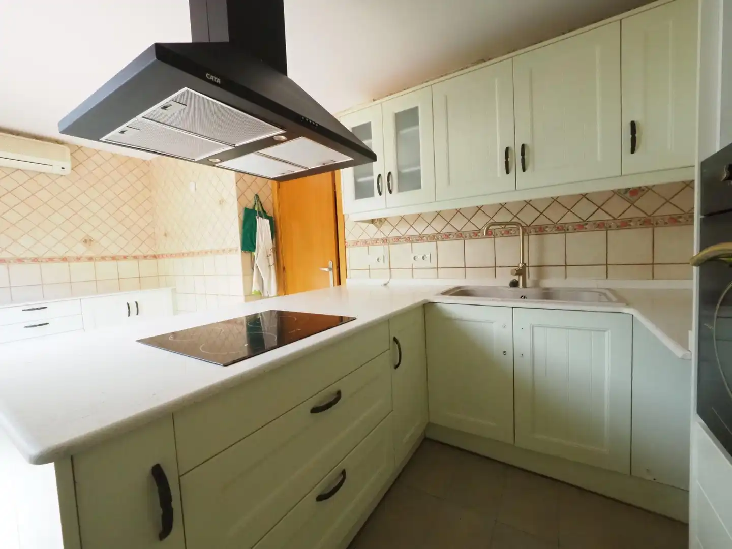 Cocina de Casa adosada en venta en Terrassa con Aire acondicionado y Parquet