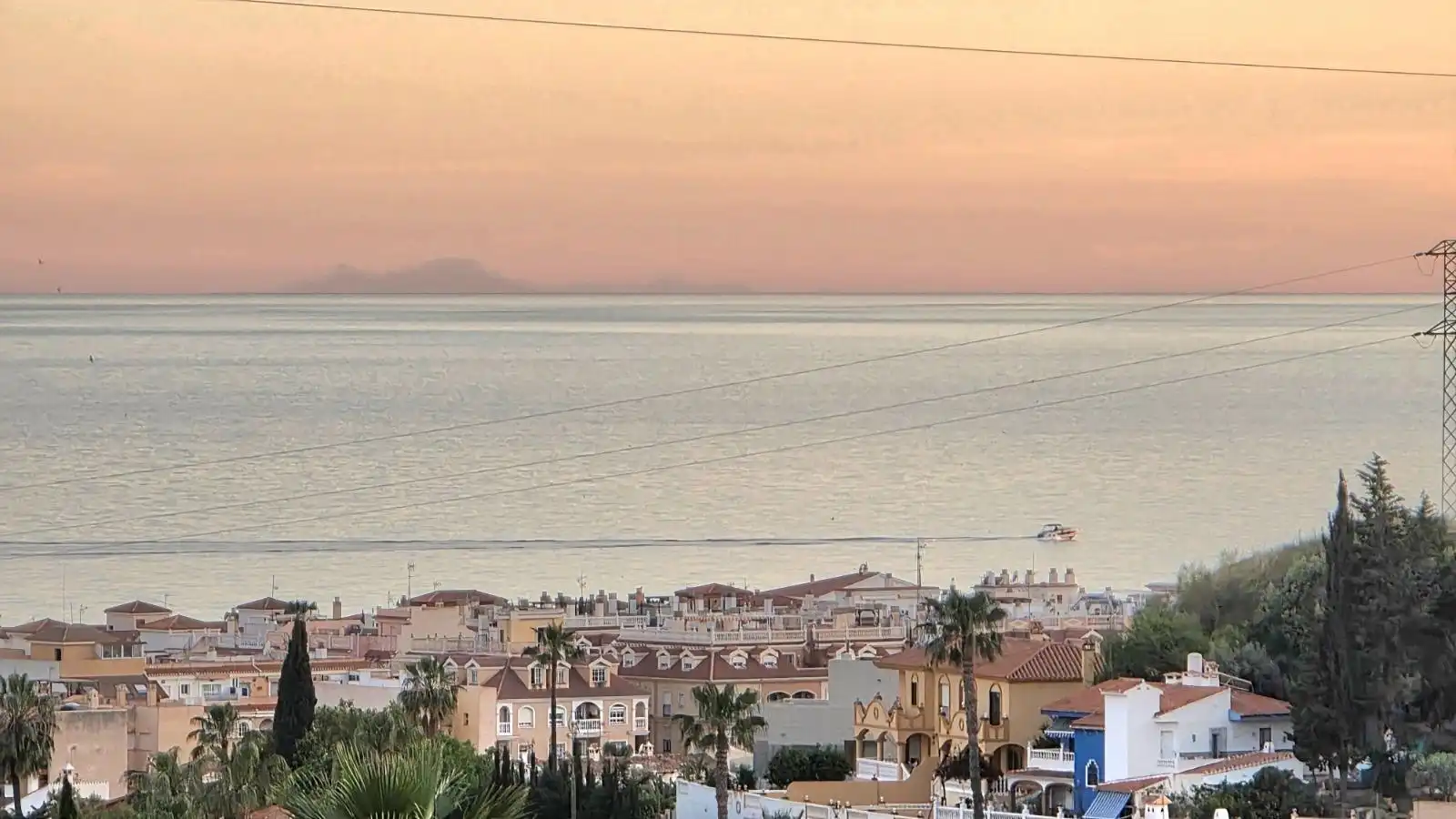 Vista exterior de Àtic en venda en Rincón de la Victoria amb Aire condicionat, Jardí privat i Terrassa