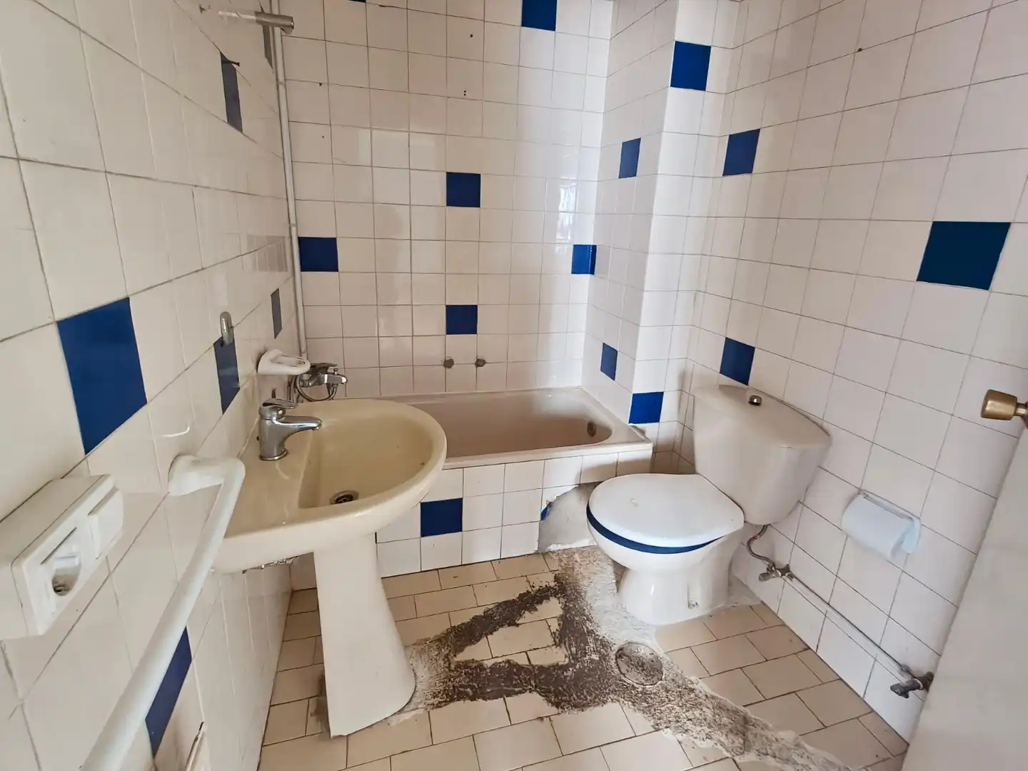 Badezimmer von Wohnung zum Verkauf in Pontevedra Capital  mit Privatgarten