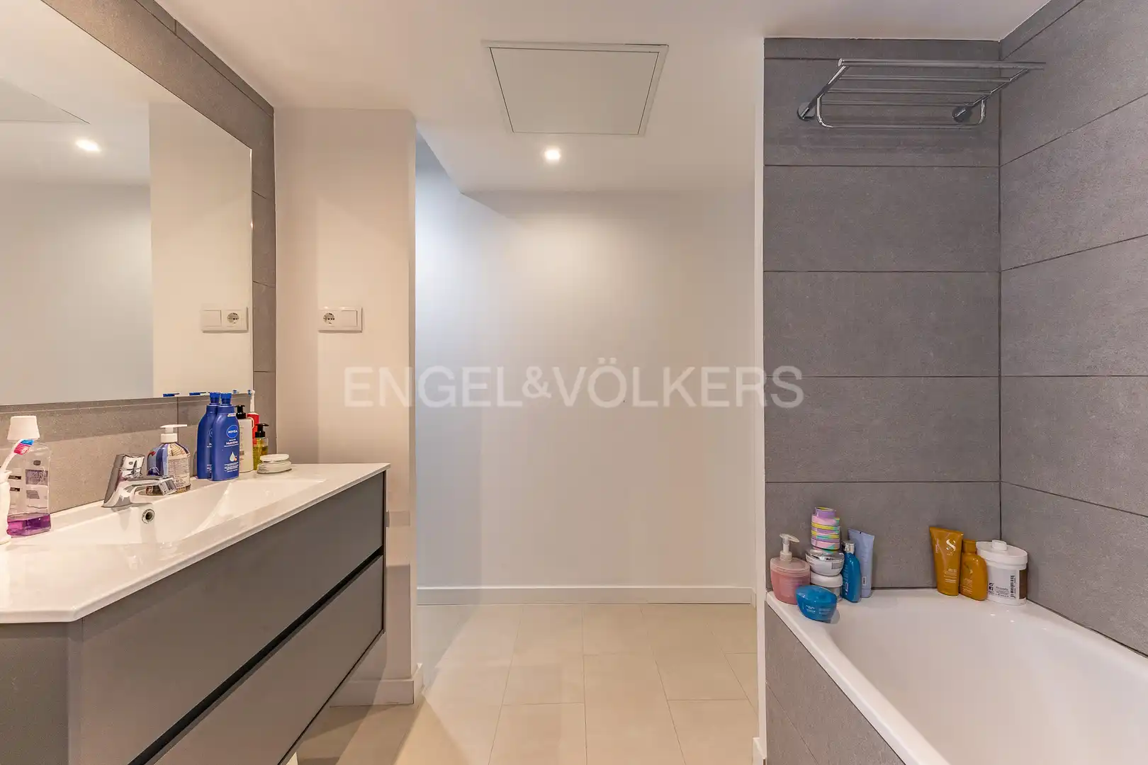 Bathroom of Houses for sale in Gavà  with Air Conditioner, Heating and Private garden