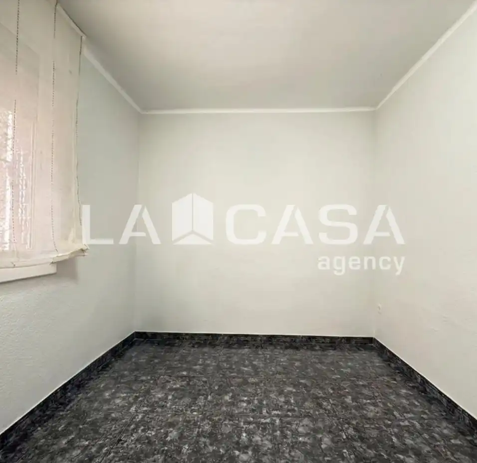 Piso en venta en Badalona con Balcón