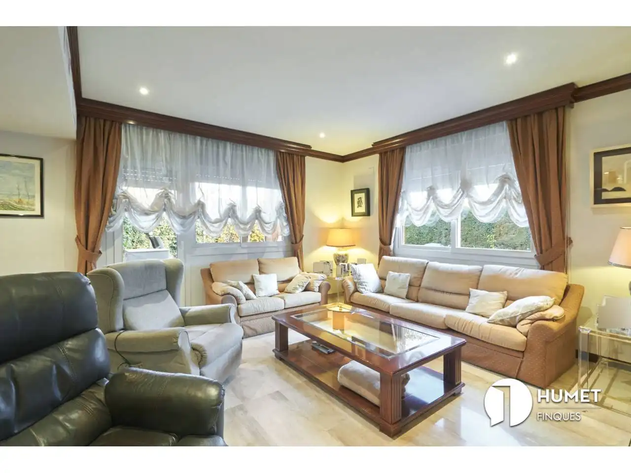 Living room of Houses for sale in Sant Cugat del Vallès  with Air Conditioner, Heating and Private garden
