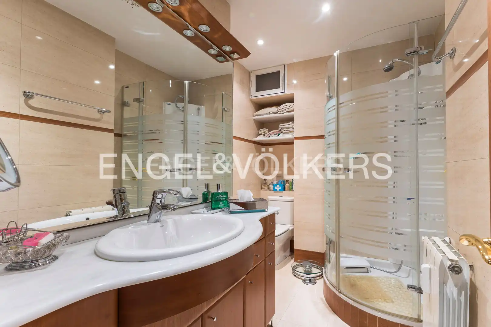 Baño de Piso en venta en Madrid con Aire acondicionado, Calefacción y Terraza