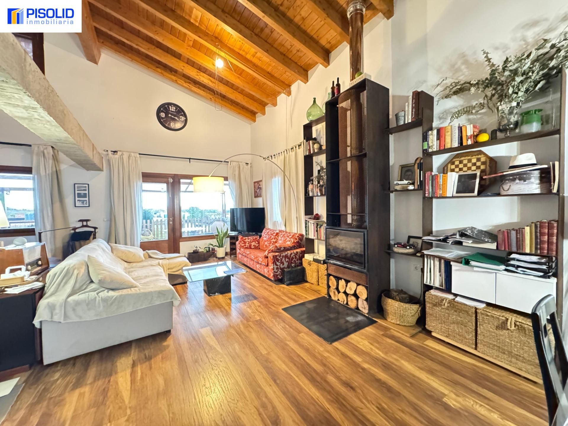 Living room of Single-family semi-detached for sale in Valladolid Capital  with Private garden and Swimming Pool