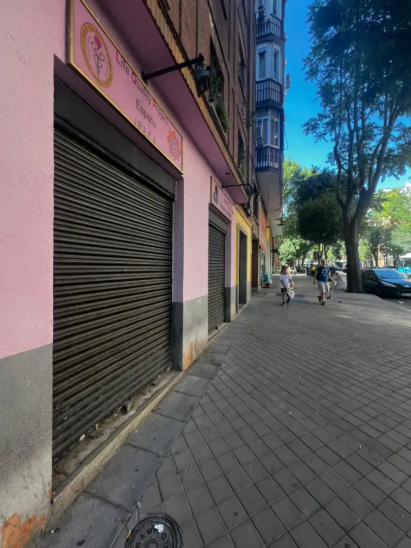 Exterior view of Commercial properties for rent in Madrid  with Air Conditioner and Heating