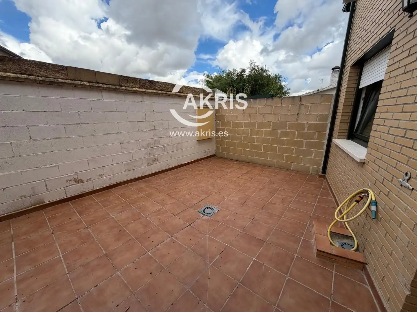 Terrasse von Einfamilien-Reihenhaus zum Verkauf in Casarrubios del Monte mit Klimaanlage, Heizung und Terrasse