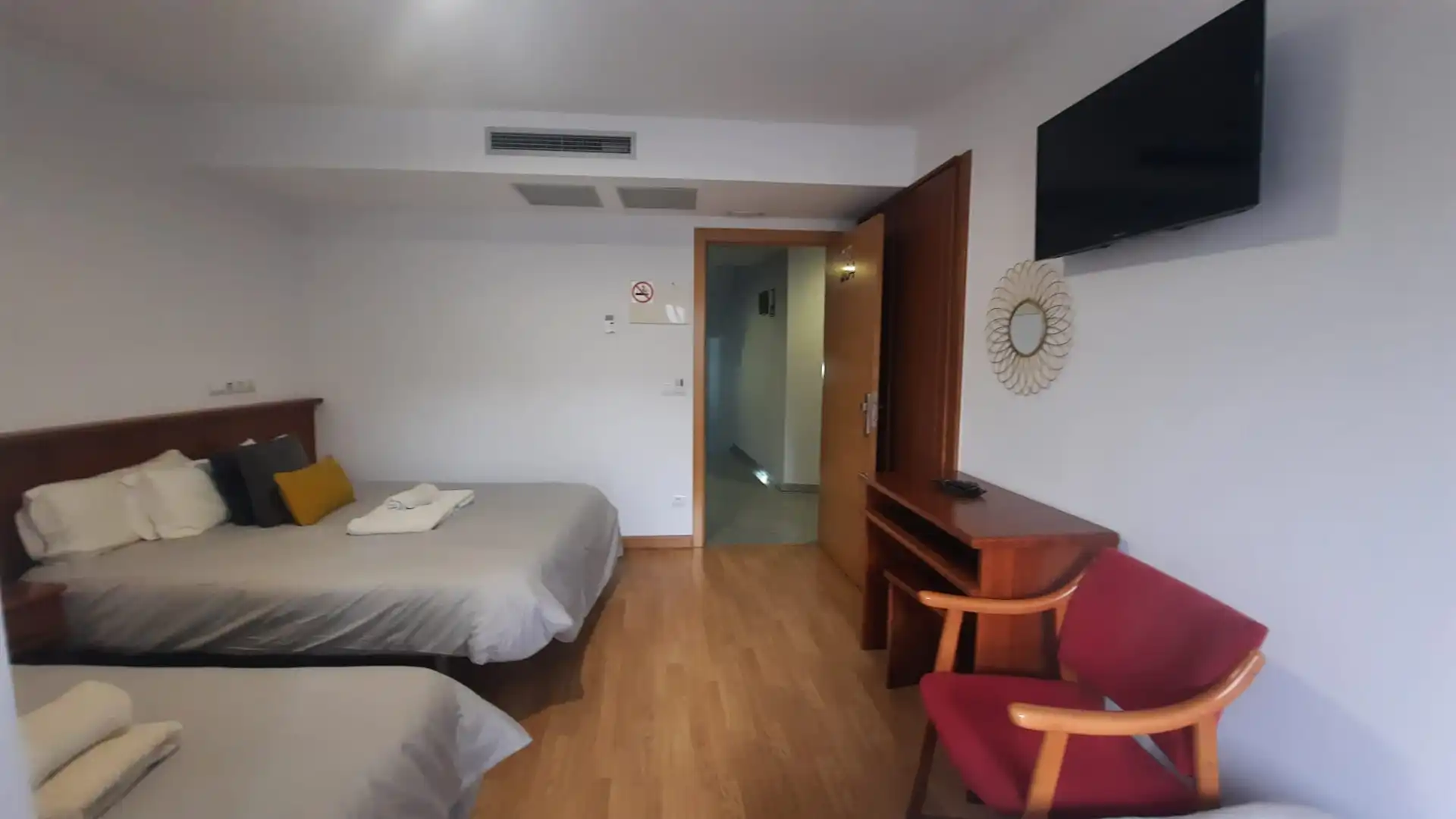 Schlafzimmer von Gebäude zum Verkauf in Cacabelos mit Alarm
