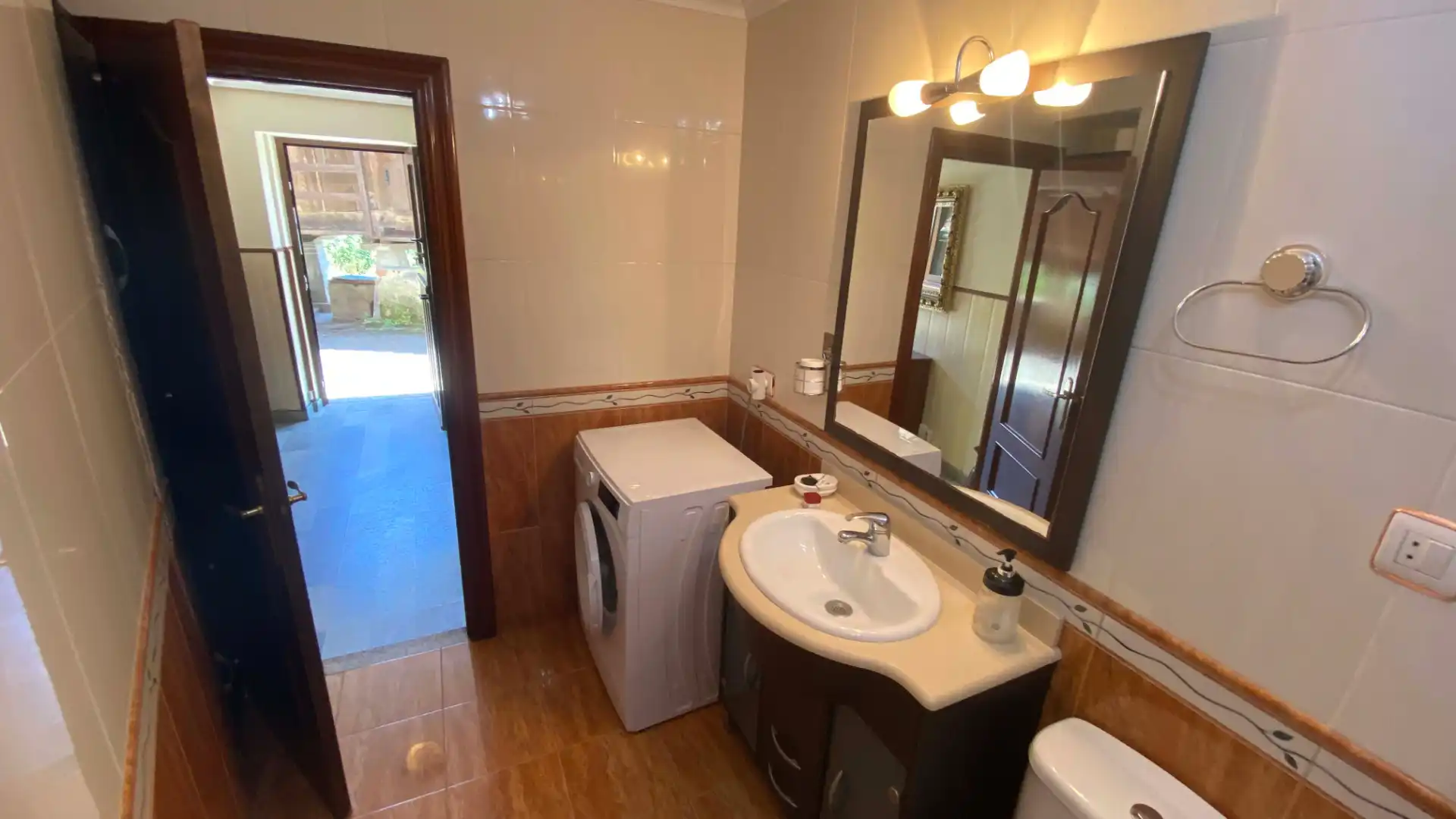 Baño de Casa o chalet en venta en San Martín del Rey Aurelio con Calefacción, Jardín privado y Trastero
