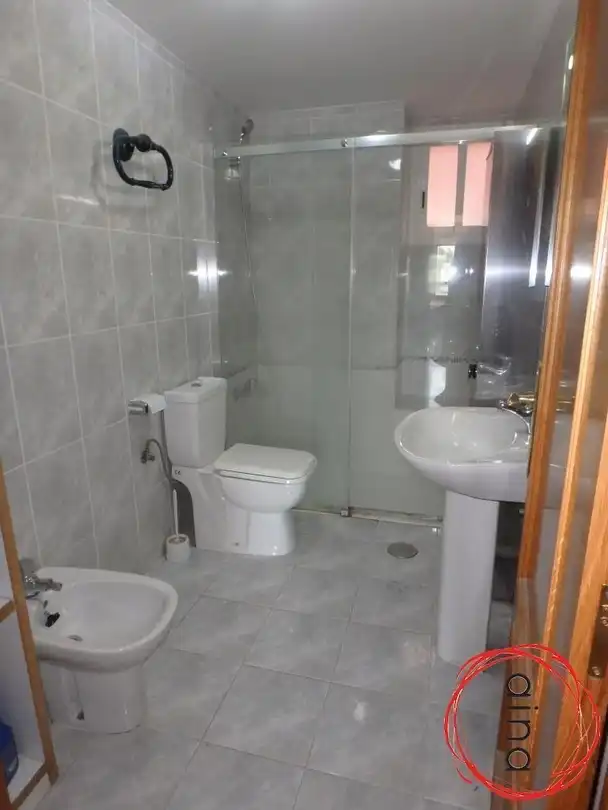 Baño de Piso de alquiler en  Pamplona / Iruña con Calefacción, Terraza y Balcón